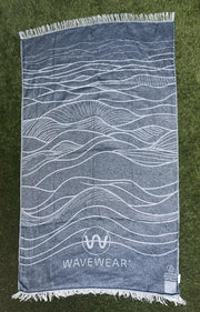 Reversible towel made from recycled ocean plastic and organic cotton, eco-friendly and quick-drying